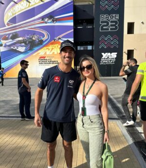 Davina Geiss Instagram - paddock day! 🏎️ Thank you @hulkhulkenberg