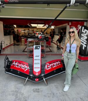 Davina Geiss Instagram - paddock day! 🏎️ Thank you @hulkhulkenberg