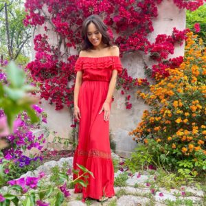 Davina Portratz Instagram - Hi sweethearts, I wanted to share one more pic from my trip to Spain. What are your plans this weekend? 
I hope you get serious about having some fun! Let me know in the comments ⬇️💃🏻🌺