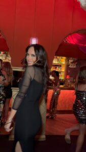 Davina Portratz Instagram - I know you love my dancing videos 😆💃🏻 Sending you high vibes for the weekend 🖤✨Let me know what you’re up to!
