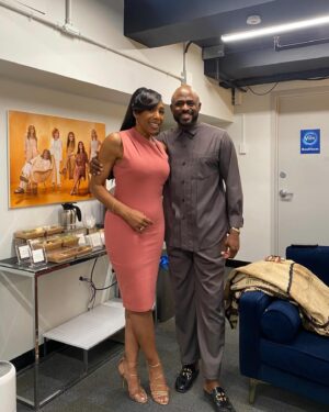 Dawnn Lewis Instagram - Sooo excited that the ADW Cast is on @TheViewABC tomorrow 4/17! @WhoopiGoldberg and I have been friends for years, but it’s my first time doing the show. We were also joined by @TheRealDebbieAllen! 
Please check us out. Let’s all have a great time!!!

I got to chat with my dear friend Wayne Brady (@MrBradyBaby)! So excited for him and the cast of @TheWizBway! As it returns to Broadway! 

Thanks so much to my amazing cousin Lisa Jones (@jonesforbeauty) for doing my makeup and Tom Ngwenya for my fab ponytail hairdo!! 

Makeup: Lisa Jones
Hair: Tom Ngwenya

@adwtourexp 
@iamjasmineguy 
@iamcreesummer 
@darrylmbell 
@kadeemhardison 
@joyvbehar 
@sarahaines 
@ananavarofl
Alyssa Farah
Sunny Hostin

#EnjoyTheView #TheView #ABCNetwork #WhoopiGoldberg #ADWTour #ADifferentWorldTour #ADifferentWorld #SupportHBCUs #HBCUTour #HBCU #HBCUsMatter #DawnnLewis #ADWReunion
