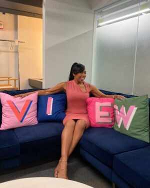 Dawnn Lewis Instagram - Sooo excited that the ADW Cast is on @TheViewABC tomorrow 4/17! @WhoopiGoldberg and I have been friends for years, but it’s my first time doing the show. We were also joined by @TheRealDebbieAllen! 
Please check us out. Let’s all have a great time!!!

I got to chat with my dear friend Wayne Brady (@MrBradyBaby)! So excited for him and the cast of @TheWizBway! As it returns to Broadway! 

Thanks so much to my amazing cousin Lisa Jones (@jonesforbeauty) for doing my makeup and Tom Ngwenya for my fab ponytail hairdo!! 

Makeup: Lisa Jones
Hair: Tom Ngwenya

@adwtourexp 
@iamjasmineguy 
@iamcreesummer 
@darrylmbell 
@kadeemhardison 
@joyvbehar 
@sarahaines 
@ananavarofl
Alyssa Farah
Sunny Hostin

#EnjoyTheView #TheView #ABCNetwork #WhoopiGoldberg #ADWTour #ADifferentWorldTour #ADifferentWorld #SupportHBCUs #HBCUTour #HBCU #HBCUsMatter #DawnnLewis #ADWReunion