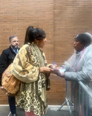 Dawnn Lewis Instagram - Sooo excited that the ADW Cast is on @TheViewABC tomorrow 4/17! @WhoopiGoldberg and I have been friends for years, but it’s my first time doing the show. We were also joined by @TheRealDebbieAllen! 
Please check us out. Let’s all have a great time!!!

I got to chat with my dear friend Wayne Brady (@MrBradyBaby)! So excited for him and the cast of @TheWizBway! As it returns to Broadway! 

Thanks so much to my amazing cousin Lisa Jones (@jonesforbeauty) for doing my makeup and Tom Ngwenya for my fab ponytail hairdo!! 

Makeup: Lisa Jones
Hair: Tom Ngwenya

@adwtourexp 
@iamjasmineguy 
@iamcreesummer 
@darrylmbell 
@kadeemhardison 
@joyvbehar 
@sarahaines 
@ananavarofl
Alyssa Farah
Sunny Hostin

#EnjoyTheView #TheView #ABCNetwork #WhoopiGoldberg #ADWTour #ADifferentWorldTour #ADifferentWorld #SupportHBCUs #HBCUTour #HBCU #HBCUsMatter #DawnnLewis #ADWReunion