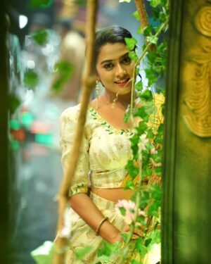 Dayyana Hameed Instagram - Wishing you all a prosperous Vishu ❤️...

Costume @asthrafashionhub

Hairstyle @makeup_by_rathybaiju 

📷 @hamadbinbaba