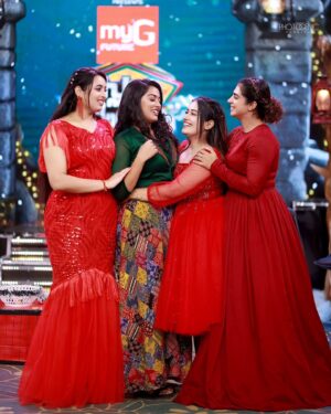 Dayyana Hameed Instagram - Self made, Strong and Loving ❤️❤️❤️❤️.
 I call my ladies diamonds of the first water.
Bonds so special and endearing.
Love you all.
Keep conquering the hearts of millions.
 @aiswaryarajeev_official
@anumol_rs_karthu_ 
@jaseela_parveen
❤️

📷 @jinishphotogenic

 outfit by @polkadotsbysandypillai
