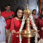 Dayyana Hameed Instagram - With lord almighty’s blessings , immensely happy to have inaugurated the brand new salon by @lush_cosmetique_ at kottarakkara. 📸 @aneeshvideokkaran 👗 @anina.boutique