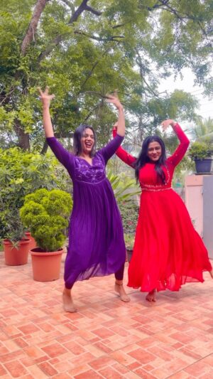 Dayyana Hameed Instagram - When i meet my crazy other half..!! 
@dayyana_hameed @athira_madhav 
.
.
.
Attire designed by @anina.boutique 
.
.
.
#instagram #dancereels #dance #instalike #instamood #fashionista #fashionstyle #fashionable #dayyanahameed #athiramadhav