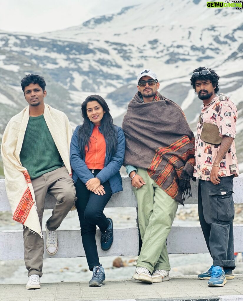 Dayyana Hameed Instagram - This was so beautiful 📍Rohtang 🗻 @hikeify.manali . . . . . . . . . . . . . . . . . #rohtang #himalayas #north #leh #ladakh #ride #friends #friendship #travelblogger #traveling #naturephotography #naturelovers #manali #travellife #travelinspiration #travelgoals #beutiful #beautifuldestinations #trend #instagood #instagram #trendingaudio #feelitreelit #viral #india #indiatravelgram #indiapictures