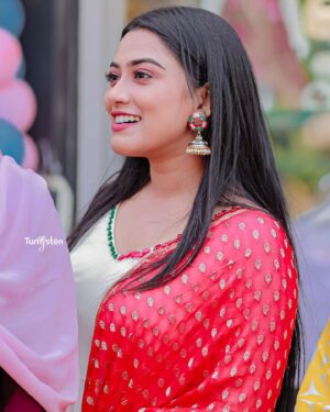 Dayyana Hameed Instagram - Smile and let the world wonder why😁...

Outfit @chakitha_designs