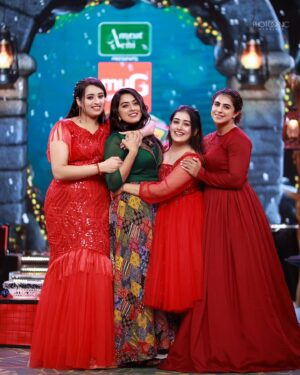 Dayyana Hameed Instagram - Self made, Strong and Loving ❤️❤️❤️❤️.
 I call my ladies diamonds of the first water.
Bonds so special and endearing.
Love you all.
Keep conquering the hearts of millions.
 @aiswaryarajeev_official
@anumol_rs_karthu_ 
@jaseela_parveen
❤️

📷 @jinishphotogenic

 outfit by @polkadotsbysandypillai