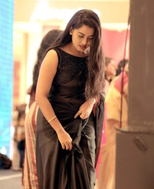 Dayyana Hameed Instagram - 🖤

📷 @arunraj_ra_ 

#moments
#audiolaunch 
#iyyerinarabia 
#durgakrishnaartist