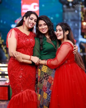 Dayyana Hameed Instagram - My sweetums ❤️.

@aiswaryarajeev_official ❤️
@anumol_rs_karthu_ ❤️

Costume @polkadotsbysandypillai 

📷 @jinishphotogenic