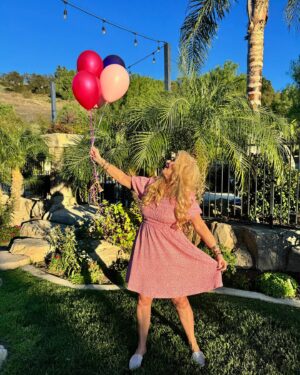 DeAnne Stidham Instagram - All ready to enter the month of L O V E !❤️ Valentine’s day is right around the corner and I am sooo excited to rock my favorite colors all month!❤️💗❤️💗 #valentines #LularoeAlinadress #love #lularoe