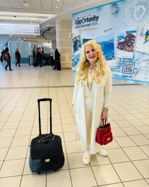 DeAnne Stidham Instagram - Off on another fabulous trip for allll the things coming in the near future with LulaRoe! I am SOO excited!!! It’s a great day to have a great day! What are YOU excited for in your life!?? #positivity #choosehappiness #lularoe #smiletoday