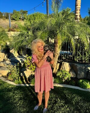 DeAnne Stidham Instagram - All ready to enter the month of L O V E !❤️ Valentine’s day is right around the corner and I am sooo excited to rock my favorite colors all month!❤️💗❤️💗 #valentines #LularoeAlinadress #love #lularoe