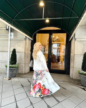DeAnne Stidham Instagram - I love being able to wear some of my custom designs from my travels. I designed this skirt when I found this fabric in Vietnam, and it turned out just as I envisioned it! I love that I now get to wear it to New York Fashion Week 💗

#lularoe #nyfw2024ss #newyorkfashionweek #fashion