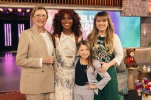 DeWanda Wise Instagram - Thrilled to be back on @kellyclarksonshow today!!! 

Highlights:

Kelly always cracks me up.

Catching up with my Poolman co-star, the phenomenal Annette Benning.

Learning Pyper could very much well host her own show.

{Some lovely glossies of the aforementioned parties on The Kelly Clarkson Show.}