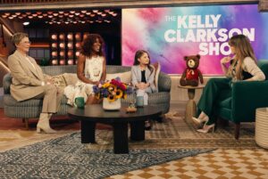 DeWanda Wise Instagram - Thrilled to be back on @kellyclarksonshow today!!! 

Highlights:

Kelly always cracks me up.

Catching up with my Poolman co-star, the phenomenal Annette Benning.

Learning Pyper could very much well host her own show.

{Some lovely glossies of the aforementioned parties on The Kelly Clarkson Show.}