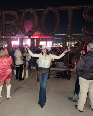 Debbe Dunning Instagram - Such a Beautiful Venue put together by @bootsinthepark @activatad 👢thanks @sayheyjk for the tickets!! You’re one of my besties!! Thanks for thinking of me !! We all had such a blast