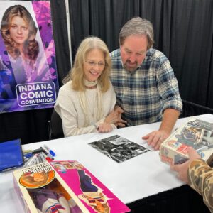 Debbe Dunning Instagram - Today I ran into the $6 million man and the bionic woman so excited!! @lindseywagner  @therealleemajors @indianacomicconvention @celebworx