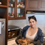 Debbie Garcia Instagram - Roasted Garlic Clove Chicken 🍗