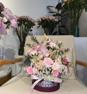 Debbie Garcia Instagram - The vibrant colors and delicate fragrances of flowers have a magical way of lifting spirits, bringing a smile, and infusing any space with energy and joy.

Yesterday’s workshop.
Tysm, @teamofloristeria 💐