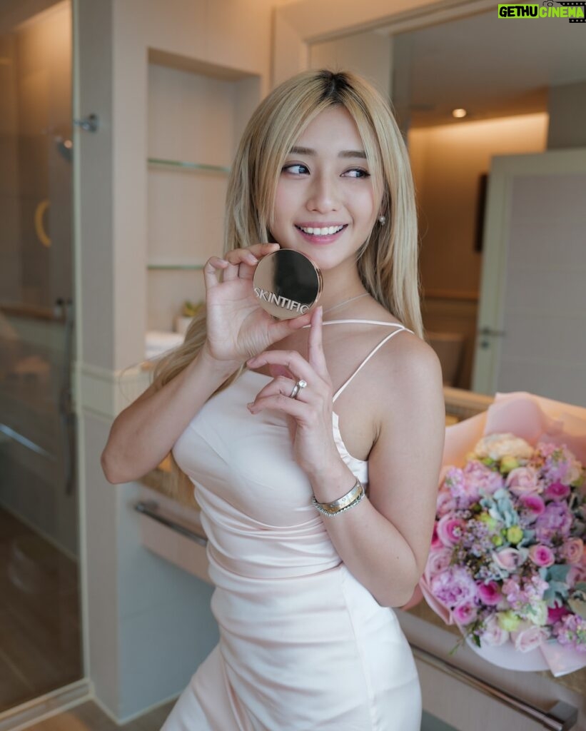 Debbie Tan Instagram - Not sure what’s more shocking, how affordable the product is or how it gives my skin a crazy glow ✨ Not only does the @skintificsg cushion feels lightweight on my skin - it also gives me the flawless make up base with good coverage that covers my blemishes and dark eye circles 👀 @skintificofficial @skintific.my