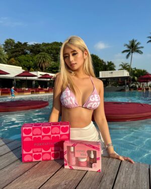 Debbie Tan Instagram - [HUGE GIVEAWAY BELOW!!] 

I’ve got you covered in the kitty 🐱 care department this valentine’s with @foxyaffairssg’s Rose Valentines Day Travel Trio (which includes their Kitty Rinse, Kitty Scrub & Kitty Drops) ✨ 

It’s the season of love and in collaboration with @foxyaffairssg, we will be giving away:

🏆 1 x Grand Prize (iPhone 15 Plus 128GB in Pink worth $1460)

💖 5 x Mini Prizes (@foxyaffairssg’s Valentine’s trio set worth $128)

All you have to do is:
1️⃣ Follow me (@debbwie) and @foxyaffairssg 
2️⃣ Like this post
3️⃣ Tag 3 friends in the comments below

🔥 Bonus entry when you share this post on your IGS & join @foxyaffairssg telegram channel (link in their bio)

✨ Giveaway ends on 11th Feb, 23:59pm
✨ Winners will be chosen by @foxyaffairssg and announced on their telegram channel 12th Feb, 7pm. 

*Winners must be 18 years old & above. 🔞
*Winners must reside in Singapore 🇸🇬 
*This giveaway is not affiliated with Instagram nor Apple