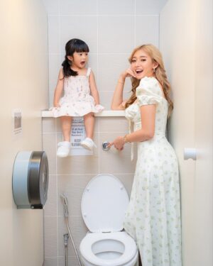Debbie Tan Instagram - I think the 4 versions of me (can you tell what they are?) are doing a pretty good job keeping the toilets clean 🧽 

Remember to always do these 4 things when you’re using the public toilets to keep it clean:

✨ Keep toilet seat clean
🚽 Flush the toilet fully
💧 Keep the floor dry
🧻 Bin your litter properly

There’s a fun rhythm game where you can learn tips on keeping public toilets clean, and pledge to be a nice toilet user while at it. Check it out here: letsbenice.sg (link in bio on @cleanandgreensg) 

#titandigitalmedia #CleanToilet #AreYouNice #NicerToiletsForAll