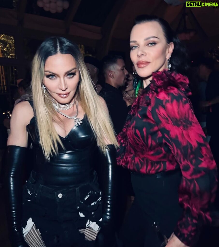 Debi Mazar Instagram - Congratulations @Madonna ❣️ What an AMAZING end to your world celebration tour! You did it! Congratulations to your children & all the incredible hardworking dancers & crew ! To my daughter @corc0s I can’t wait to see you❣️Brava! @saramariezam Thankyou for everything💋 Loved my cameo on stage ,was very personal,commemorating the journey & years of friendship,friends,loss,love,disco balls & dance fever 💃🏻🕺🏻💯 Hope you’ll rest and wear a moo-moo for a minute,but we all know that won’t happen 🤣💪🏽💋