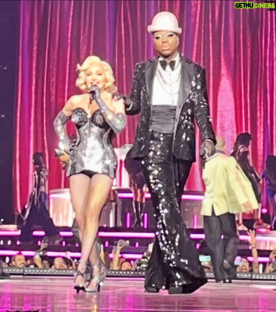 Debi Mazar Instagram - Congratulations @Madonna ❣️ What an AMAZING end to your world celebration tour! You did it! Congratulations to your children & all the incredible hardworking dancers & crew ! To my daughter @corc0s I can’t wait to see you❣️Brava! @saramariezam Thankyou for everything💋 Loved my cameo on stage ,was very personal,commemorating the journey & years of friendship,friends,loss,love,disco balls & dance fever 💃🏻🕺🏻💯 Hope you’ll rest and wear a moo-moo for a minute,but we all know that won’t happen 🤣💪🏽💋