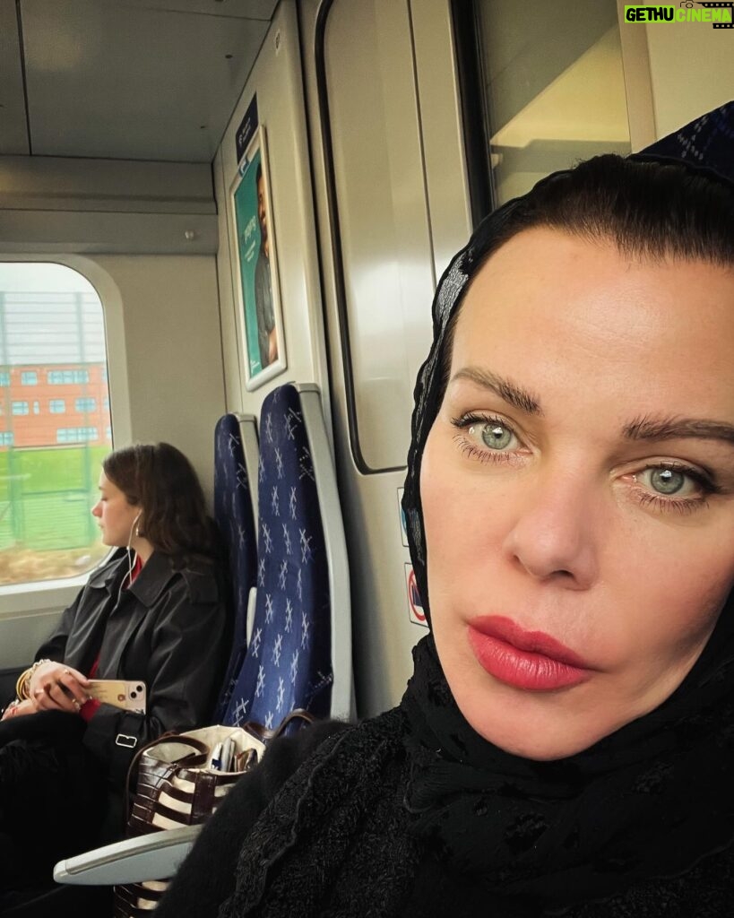 Debi Mazar Instagram - Road tripping with Giulia across the UK 🇬🇧 So Green & Gothic 💚 🍀 💚 Touring Universities! So much fun!💃🏻💃🏻 #motherdaughter #explore #trains #plaid #tea #butter🚊