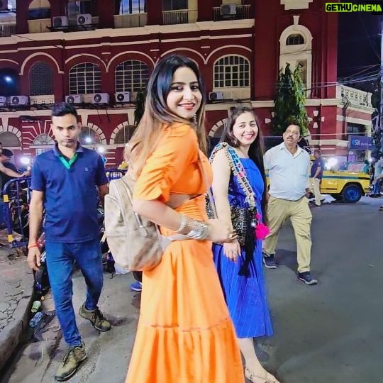 Debjani Deghuria Instagram - In Kolkata , Every street is a picture waiting to be captured. 👩‍❤️‍👩 🧿In Kolkata, the night is just as alive as the day." 😍🧿"Making memories with my best friends in the city of joy." Finally your fav song bro 😎 @be_urself25__ 😂🤣
