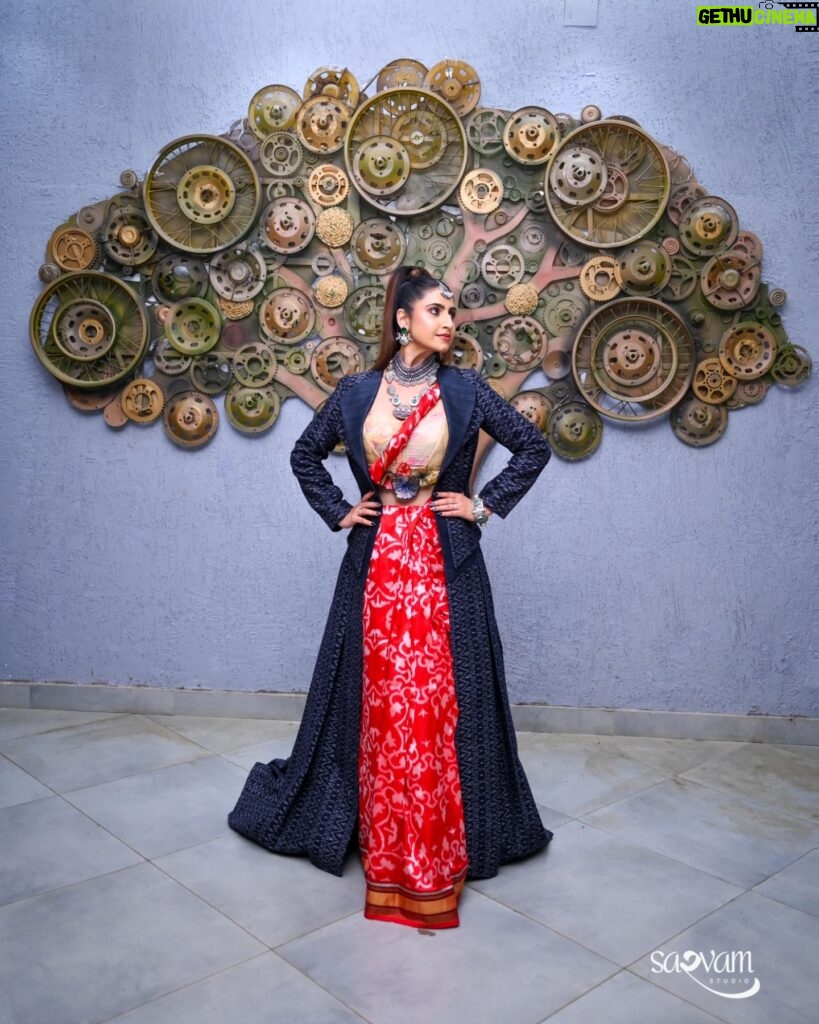 Debjani Deghuria Instagram - ❤️ Happy to promote Odisha Handloom Treasures as the Showstopper for @odishafashionweek Season 1 held at @govt_iti.bbsr Designs : @earthy_hues_india Sarees : Talented weavers of @antaran_transformingcrafts from Maniabandha & Gopalpur Clusters Jewellery: @lcjsilver.lalchandjewellers HMU: @glamupbysonalii Styling: @sibiyansaron Choreographer: @prasantdasofficial Host : @thefootstepsofficial Co-Host : @keembadanti @odishamodelmirror