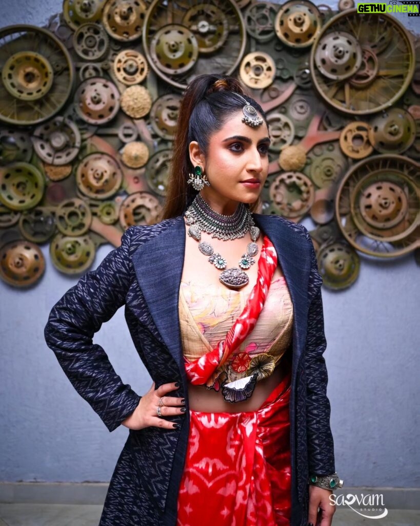 Debjani Deghuria Instagram - ❤️ Happy to promote Odisha Handloom Treasures as the Showstopper for @odishafashionweek Season 1 held at @govt_iti.bbsr Designs : @earthy_hues_india Sarees : Talented weavers of @antaran_transformingcrafts from Maniabandha & Gopalpur Clusters Jewellery: @lcjsilver.lalchandjewellers HMU: @glamupbysonalii Styling: @sibiyansaron Choreographer: @prasantdasofficial Host : @thefootstepsofficial Co-Host : @keembadanti @odishamodelmirror