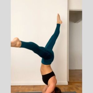 Deborah Mace Instagram - People often ask what’s my workout routine but I never really talk about it.
If you’ve been following me for a while, you know that I do a lot of Pilates but I started doing yoga during the quarantine last year. ( thanks to my wonderful cousin and teacher @laurane.landry 💕) 
*
*
Everyone always talked about the benefit of yoga but it took me a while to get to it as I thought it was “ too slow “.
*
*
The practice is now part of my daily routine as it helps me connect to my body and my breathe which ultimately helps me cope with stress.
*
*
I’m still a beginner and far from perfect but I love putting a spin on some of the poses.
Here, moving my legs while on a headstand fires up my core 🔥  #yoga #love