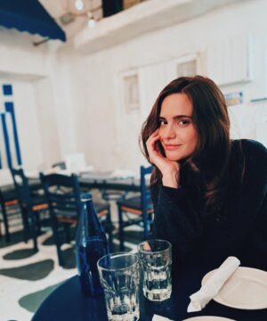 Deborah Mace Instagram - Got me at “ Greek food “ 😍 
*
*
*
So happy to finally be able to eat inside. New York City is slowly but surely coming back. I tried @souvlakigr for the first time and absolutely loved it; there were so many healthy options and of course no ketchup allowed 😜