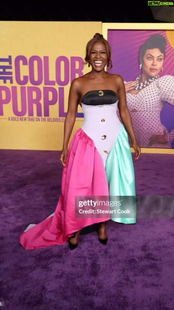 Deborah Joy Winans Instagram - The Color Purple💜💜💜💜 What a night…more to come! @4evervaughn Thank you for your love and kindness🤗🤗 @harbison.studio 👗 @iammichab 💁🏿‍♀️ @toninicolebeauty 💄