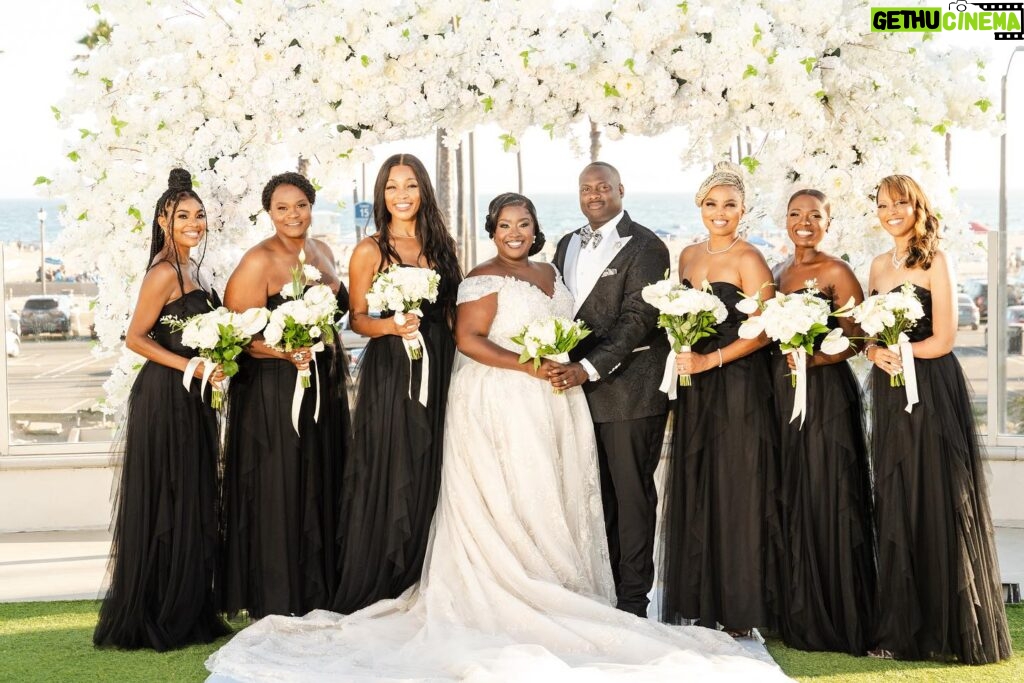 Deborah Joy Winans Instagram - Ohhhhhhh my dearest @kelleylcarter It was an honor to stand beside you on your most sacred day. You have truly been blessed with a village who loves you and Moreno🫶🏿You both hit the jackpot in finding this amazing love with each other🙌🏿🙌🏿 Cheers to forever my Beautiful friend and Gorgeous Bride💜