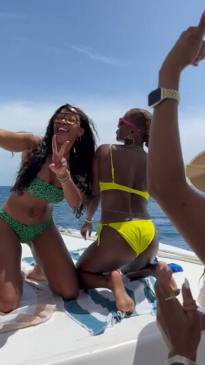 Deborah Joy Winans Instagram - Throwin it back to when my crew and I were throwin it back on the BEST BIRTHDAY TRIP OF MY LIFE💜💜🙌🏿🙌🏿💃🏿💃🏿 September 6th will never be the same in my mind!!! Get into this Blackety Blacknesssss😝 40 is starting pretty lit💁🏿‍♀️🎥 by our filmmaker extraordinaire @producertommy 😝