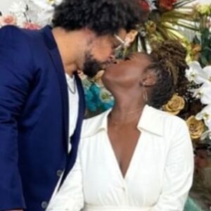 Deborah Joy Winans Instagram - Deborah Joy Winans opens up about the ultimate trust she placed in her husband, choosing to be married to someone she could wholeheartedly follow.  Their bond exemplifies the strength of a partnership built on mutual respect, support, and understanding. 🙌🏾🙌🏾🙌🏾

Let’s celebrate this beautiful commitment and share your thoughts on what trust and following mean to you in a marriage or relationship in the comments below.🖤