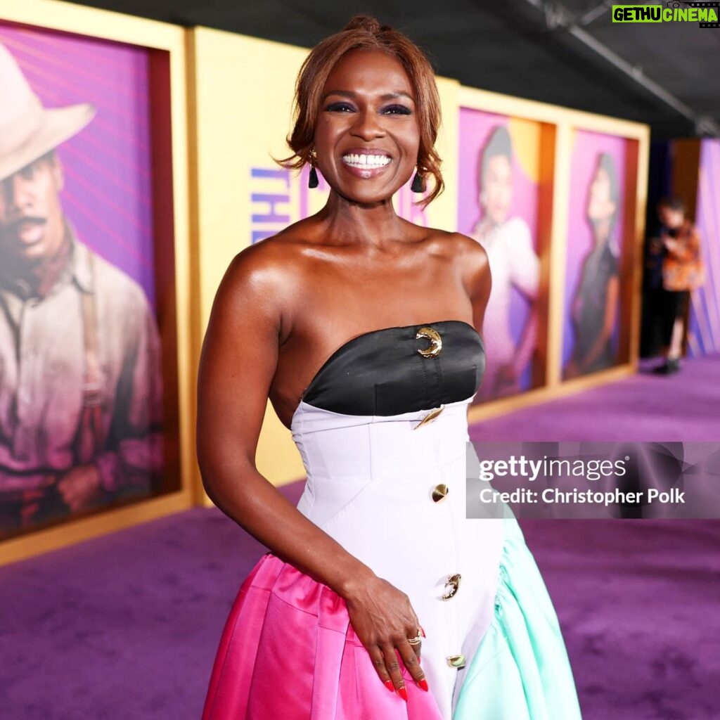 Deborah Joy Winans Instagram - Felt like a Queen at the color purple premiere so y’all gone get these pics😜 This @harbison.studio gown by @charlienchargie was EVERYTHING😍 Thank youuuu💜 Happy Tuesday yall😘😘😘