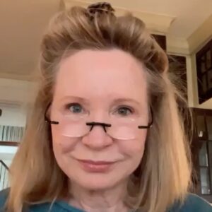 Debra Jo Rupp Instagram - Never do this , it’s just that I was a waitress too. And I’m sick of myself and wanted to help. Cameo.com #intheberkshires