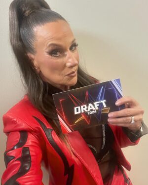 Debrah Miceli Instagram - Big night on #WWERaw and some major shakeups in the #WWEDraft!

What did you guys think of the selections??

@wwe #WWE
can we talk about the hair and make up? 
@themickeyfitzpatrick is always on point thank you!!