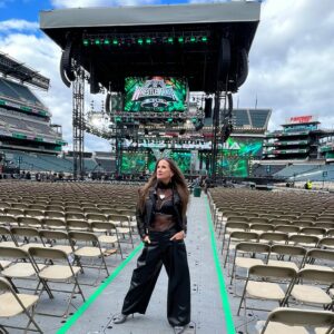 Debrah Miceli Instagram - Nothing like #WrestleMania!

The atmosphere is electric and the stage couldn’t be any bigger! #LetsGo

#WWE #WWEHOF #QueenOfCarnage