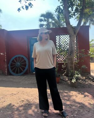 Deepali Pansare Instagram - Stay cool and stay fabulous!
🧢 @marathitshirts 

#deepalipansare #marathitshirts #style  #fashion #summervibes