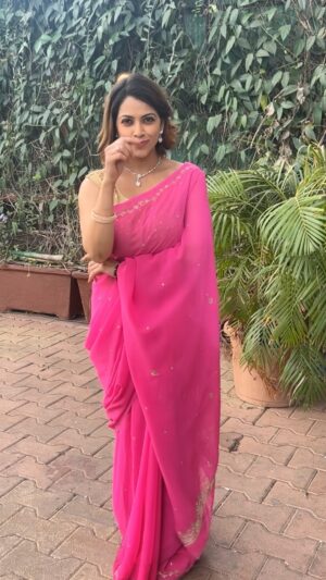 Deepali Pansare Instagram - माझ्यासाठी सौंदर्याची व्याख्या म्हणजे  गुलाबी साडी ✨
#gulabisadi  #deepalipansare #sanjurathod