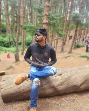 Deepika Tripathy Instagram - #pine forest#ooty# nature#with husband#feeling awesome 👌#❤️❤️ #🧿