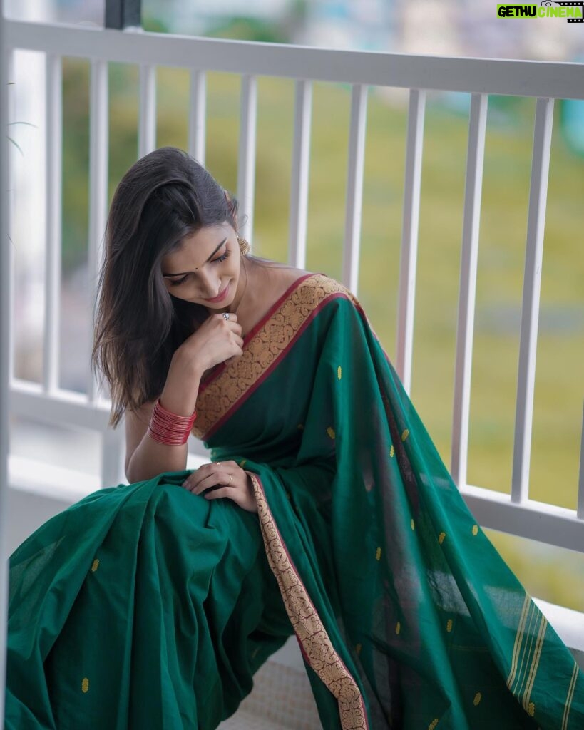 Deepika Damu Instagram - 💚✨ Wearing: @shri_she ❤️ 🎥: @manojjacksonofficial @mj_mediaz @pavilino_ @hari_prasath___ #kanaakaanumkaalangal #vijaytelevision #disneyplushotstartamil #deepikainkanaakaanumkaalangal #deepuuinkanaaasharitha #deepuuharitha #deepuuharithakanaa #harithatomboy #deepuutomboy #deepuuharithatomboy #deepuureels #deepuuofficial #reels #deepuuinsaree #ᴛʀᴇɴᴅɪɴɢʀᴇᴇʟs #dancevideo