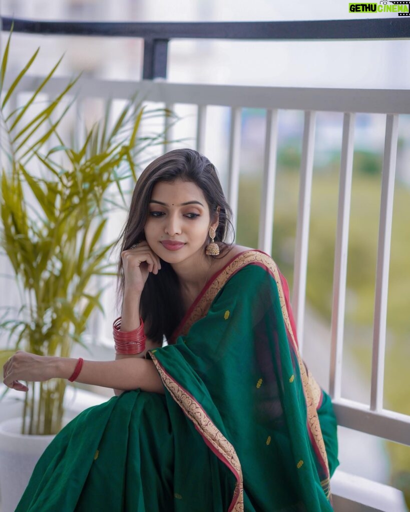 Deepika Damu Instagram - 💚✨ Wearing: @shri_she ❤️ 🎥: @manojjacksonofficial @mj_mediaz @pavilino_ @hari_prasath___ #kanaakaanumkaalangal #vijaytelevision #disneyplushotstartamil #deepikainkanaakaanumkaalangal #deepuuinkanaaasharitha #deepuuharitha #deepuuharithakanaa #harithatomboy #deepuutomboy #deepuuharithatomboy #deepuureels #deepuuofficial #reels #deepuuinsaree #ᴛʀᴇɴᴅɪɴɢʀᴇᴇʟs #dancevideo